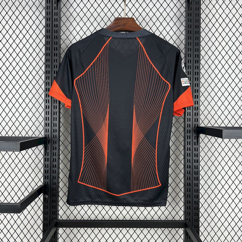 CAMISA DO BARCELONA 25/26 PRETO E LARANJA EDIÇÃO ESPECIAL