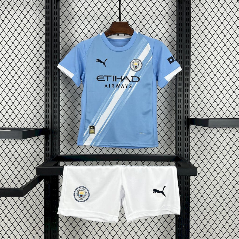 CONJUNTO INFANTIL DO MANCHESTER CITY 25/26 AZUL E BRANCO